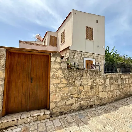 Authentic 5 Bedroom Stone With Pool In Villa *