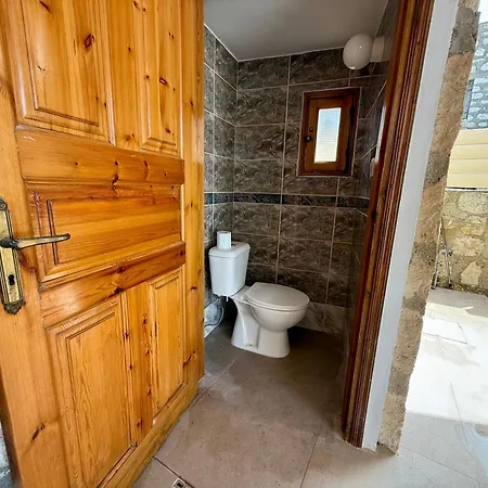 Authentic 5 Bedroom Stone With Pool In Villa Kathikas