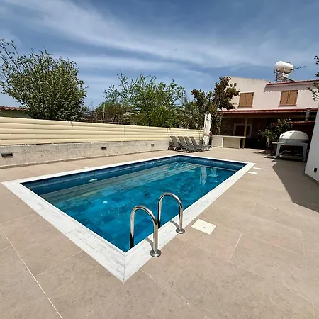 Villa Authentic 5 Bedroom Stone With Pool In *