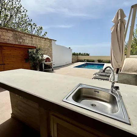 Villa Authentic 5 Bedroom Stone With Pool In Kathikas