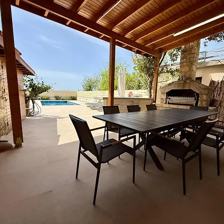 Authentic 5 Bedroom Stone With Pool In Kathikas