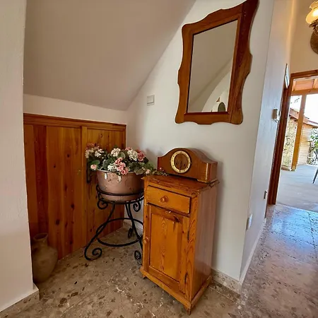Villa Authentic 5 Bedroom Stone With Pool In Kathikas