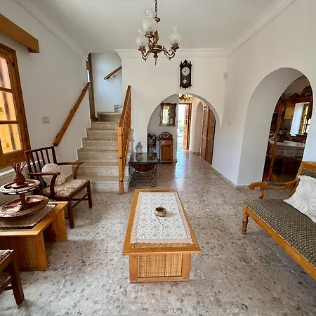 Villa Authentic 5 Bedroom Stone With Pool In Káthikasz