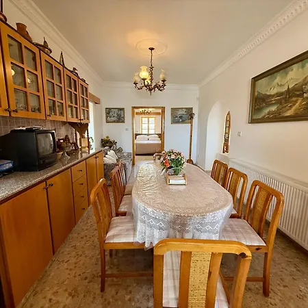 Authentic 5 Bedroom Stone With Pool In Villa *