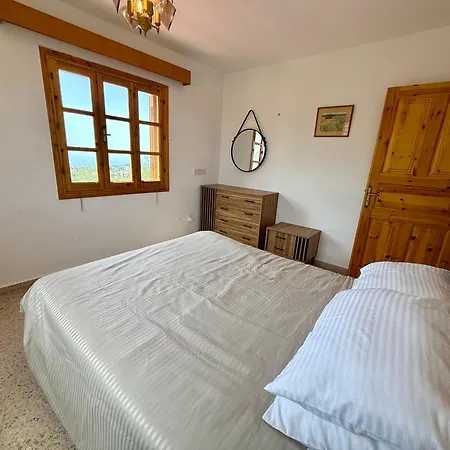 Villa Authentic 5 Bedroom Stone With Pool In Kathikas