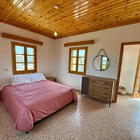 Authentic 5 Bedroom Stone With Pool In Kathikas