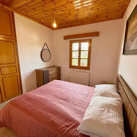 Authentic 5 Bedroom Stone With Pool In Villa *