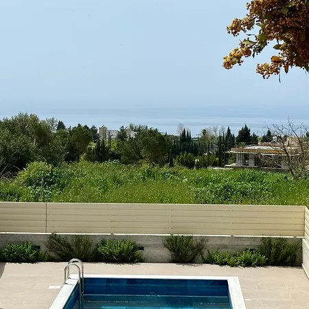 Authentic 5 Bedroom Stone With Pool In * Káthikasz
